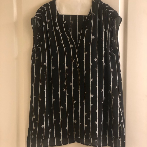 Long sleeve blouse. Dark green ! Perfect for fall! - Picture 5 of 5